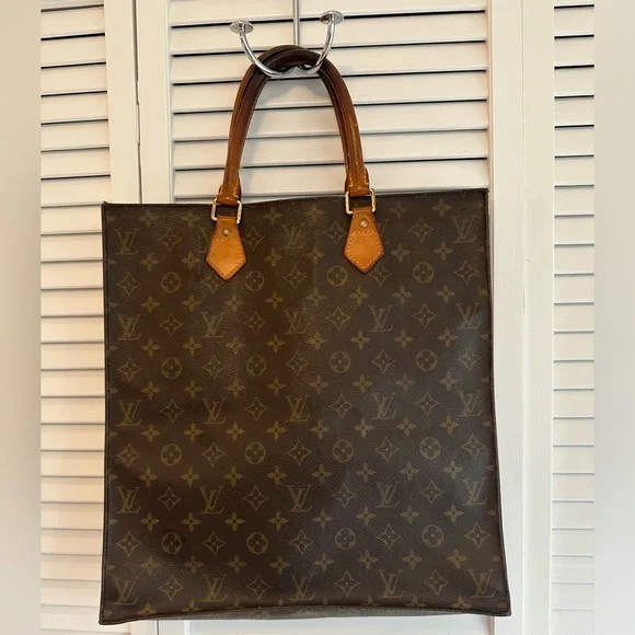 Louis Vuitton Sac Plat Tote Bag with Certificate of Authenticity - Picture 2 of 15